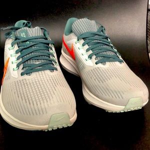 NIB Nike Air Zoom Pegasus 39 4E size 9 WIDE
